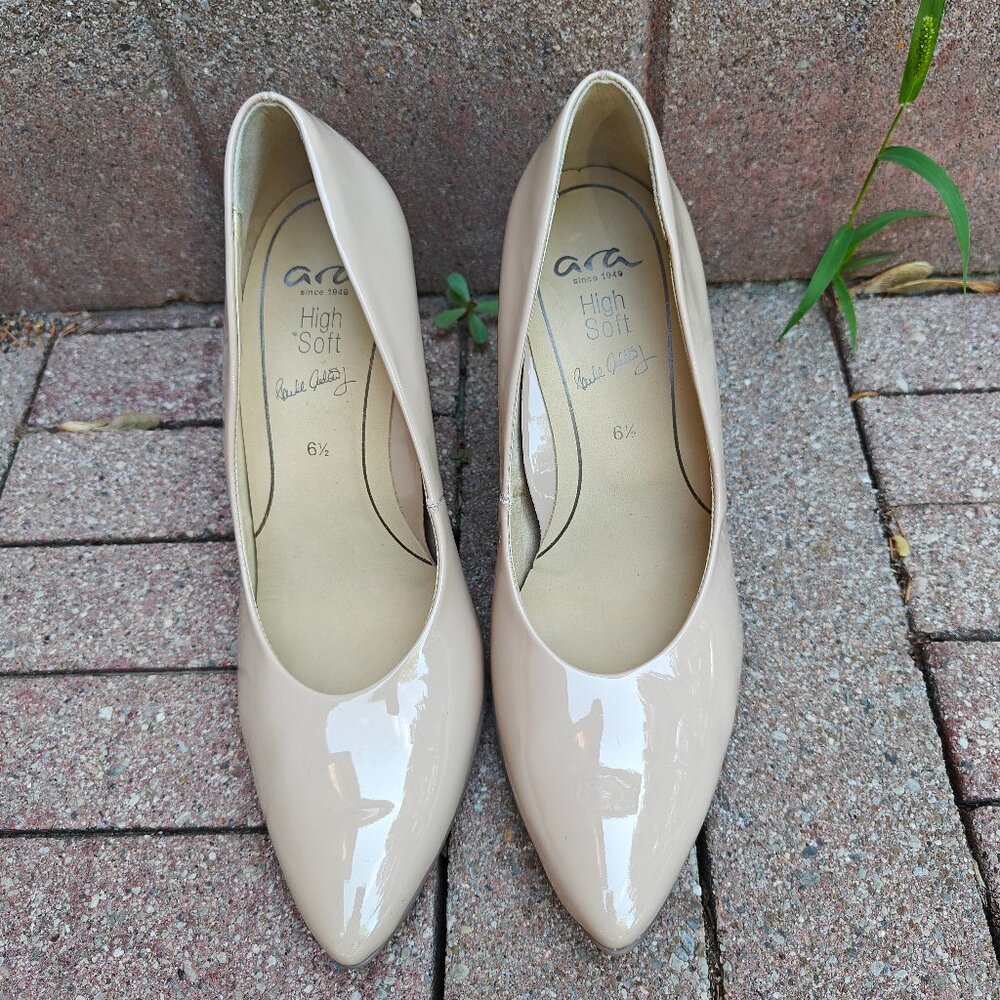 Beige heels